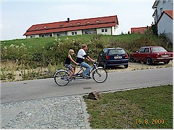 Die erste Jungfernfahrt fand groes Interesse bei der "Copilotin"